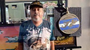 Raúl Martínez pide ayuda para recuperar su medalla de Malvinas.