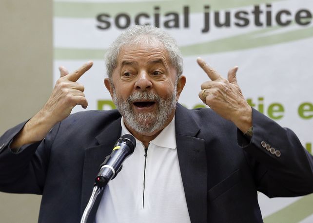 A juicio. Lula denunció que quieren sacarlo de la carrera presidencial.
