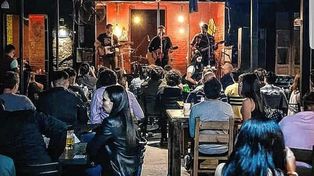 Tras la denuncia de los vecinos de la zona, el municipio concurrió al bar y labró actas de infracción por no estar habilitado para espectáculos.