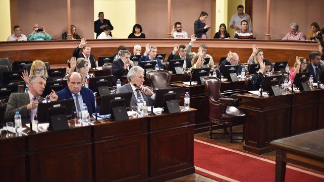 La diputada nacional Gabriela Lena denunció que se están llevando a cabo pases a planta permanente de personal del Poder Legislativo y demás áreas del Estado