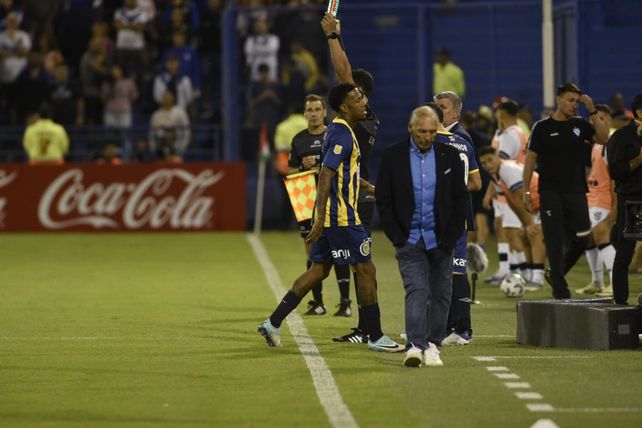 Central jugó sin ambición y al final cayó con Vélez por un cabezazo de Osorio