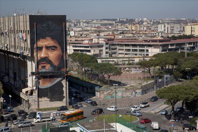 El mural del artista Jorit Agoch en un edificio de San Giovanni Teduccio, un barrio al que se lo conoce como el Bronx de Nápoles.