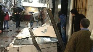 Un muerto por la caída de un cartel en los Tribunales porteños