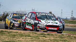 Manu Urcera dio cátedra con un Focus alistado por el Saturni Racing en San Nicolás.