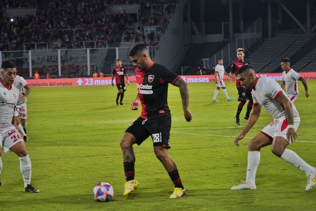 Newells reaccionó tarde e Instituto lo venció con contundencia por 3 a 1