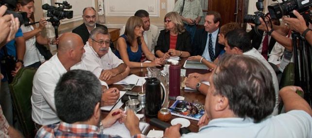 El gobierno ofreció un 24%, pero los gremios docentes quieren más