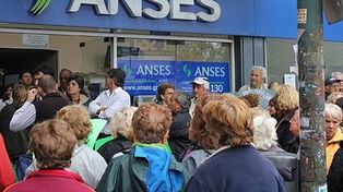 A través del Decreto 771/2025, el Ejecutivo confirmó que Anses volverá a destinar un bono de refuerzo a jubilados que perciban haberes mínimos.