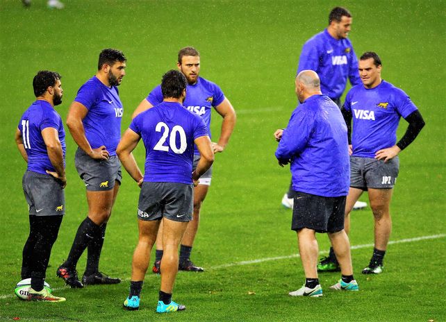 El ex Puma Mario Ledesma le habla al rafaelino Mayco Vivas.