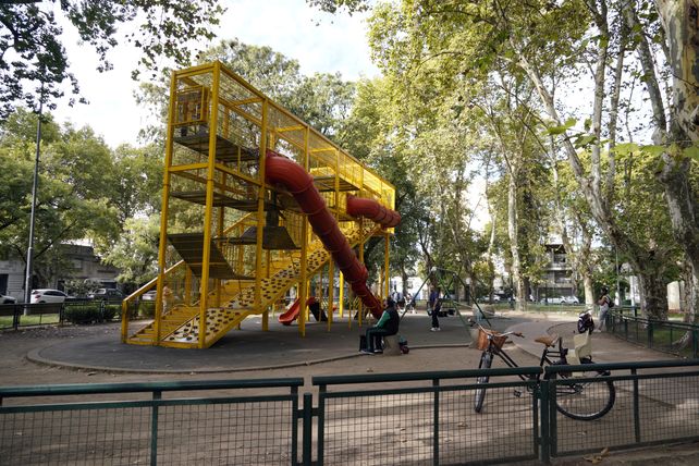 Las plazas renovadas impulsan nuevos comercios y cambian la dinámica de los barrios