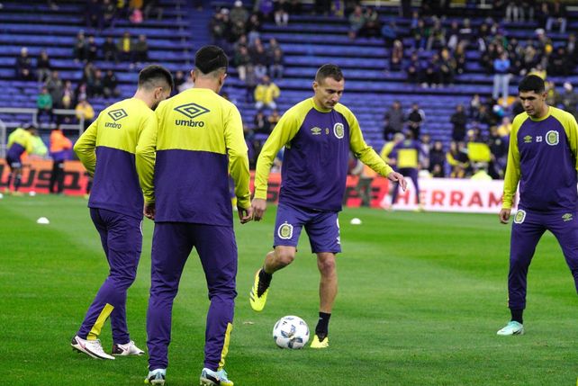 Marco Ruben y los primeros movimientos en la previa de un partido oficial en Central.