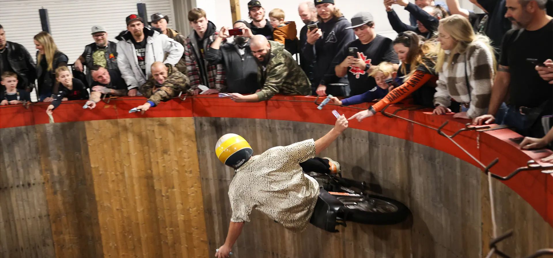 Un artista monta una motocicleta en un muro de la muerte en la 48ª edición anual del Supershow Internacional de Motocicletas de América del Norte, Ontario, Canadá. Fotografía: Mert Alper Dervis/Anadolu/Getty Images Un artista monta una motocicleta en un muro de la muerte en la 48ª edición anual del Supershow Internacional de Motocicletas de América del Norte, Ontario, Canadá. Fotografía: Mert Alper Dervis/Anadolu/Getty Images