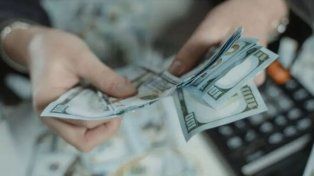 El dólar blue volvió a subir este miércoles en Santa Fe y alcanzó un nuevo récord desde agosto