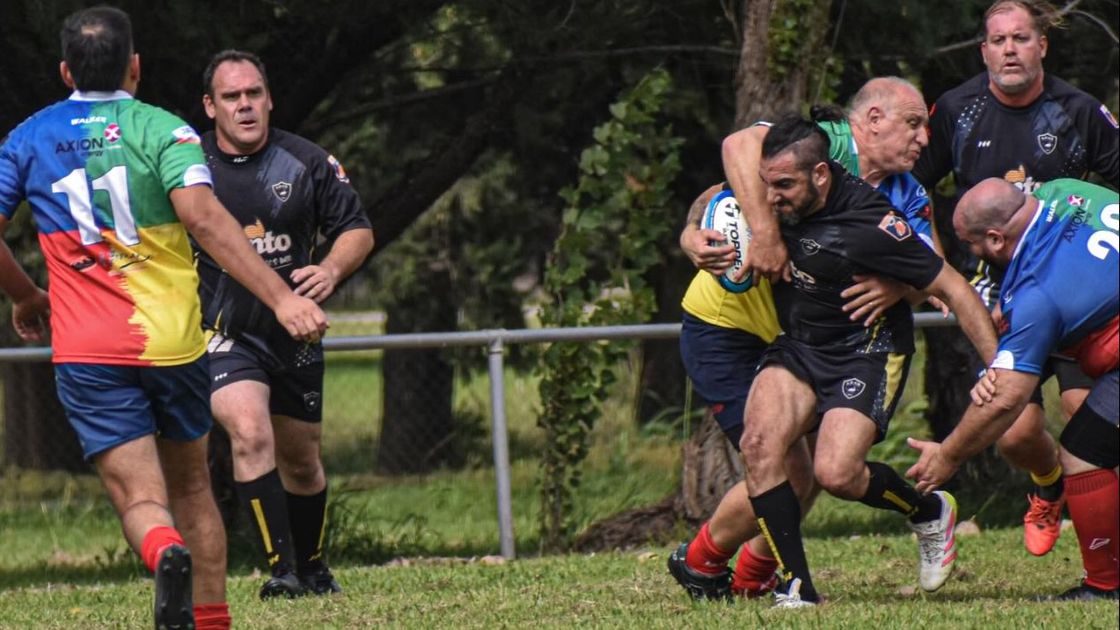Viejos son los trapos. Jovatos Rugby se despachó con una gran organización para seguir jugando. Los veteranos deportistas no son solo los del fútbol.