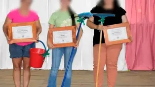 En el marco del Día de la Mujer, las ganadoras del juego Dígalo con mímica recibieron como obsequio artículos de limpieza