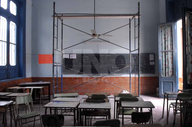 La semana pasada. Cayó parte del cielorraso del hall de ingreso al edificio. E