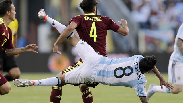 Argentina le gana 2 a 0 a Venezuela y pasa a semifinales de la Copa América