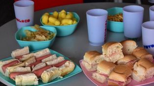 La alimentación de los niños en cumpleaños es en base a ultraprocesados