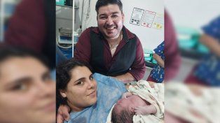 Briana Ruiz, es la primera bebé entrerriana del 2024. Nació en Colón y pesó 2,850 kilos. El parto natural se produjo a las 2:19 AM de este lunes 1º de enero. Sus padres Daniela y Demian.