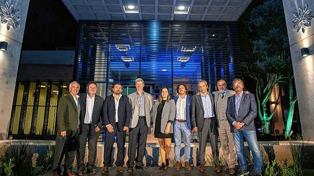 Avalian inauguró un centro integral para adultos mayores a 20 minutos de Rosario