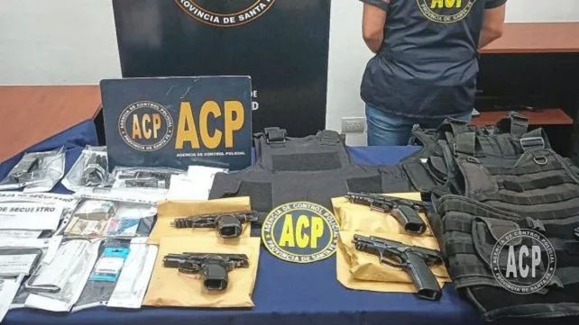 En Santa Fe se detuvo en un año a 120 policías por robos, homicidios calificados y otros delitos