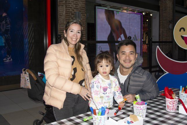 Mariana Vigna, Josefina y Román Hokama