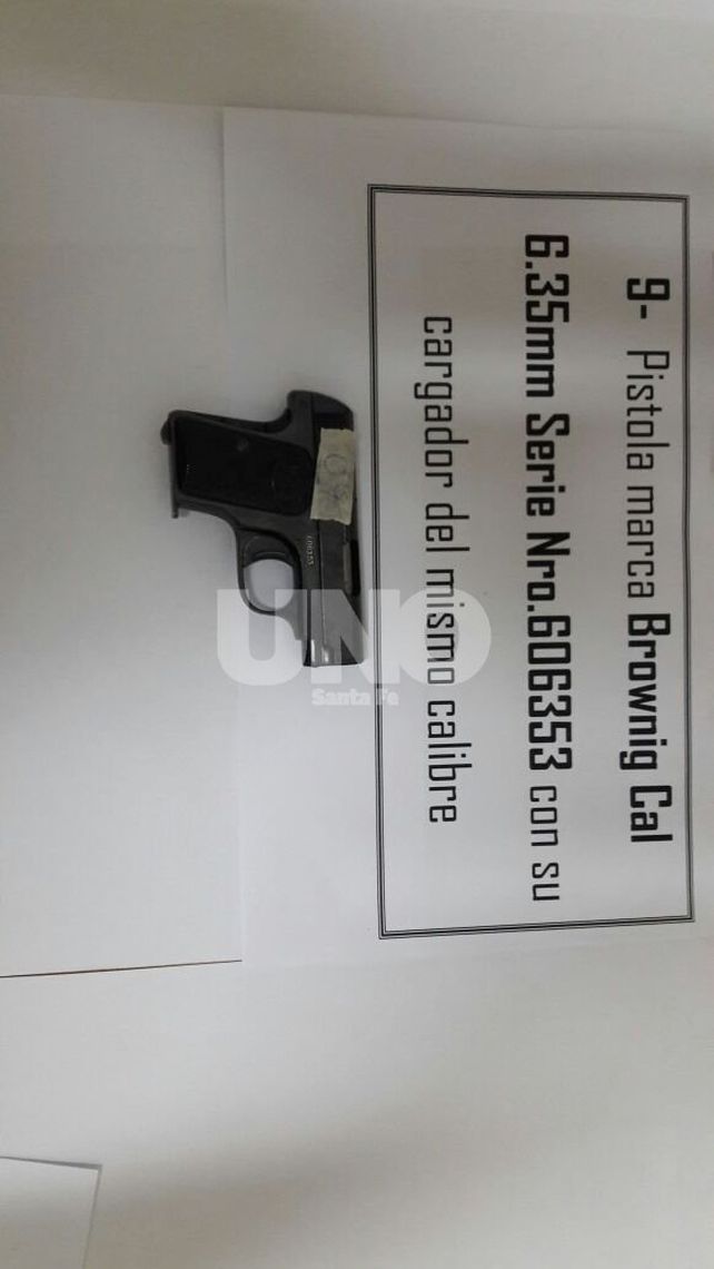 Secuestraron un arsenal de armas y balas de guerra en la casa de una subcomisaria