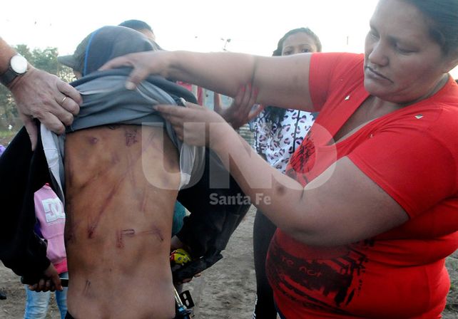 Liberaron al hombre que le pegó a sus hijos con un cable por perder la tarjeta del plan social