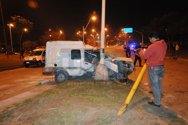 Tres heridos graves en un choque sobre Avenida 27 de Febrero