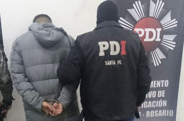 El joven detenido como sospechoso por dos balaceras en barrio Tablada.