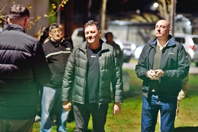 Las autoridades acompañaron el encendido.