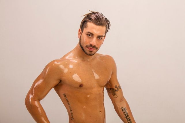 Fuertes imágenes íntimas de un ex participante de Combate