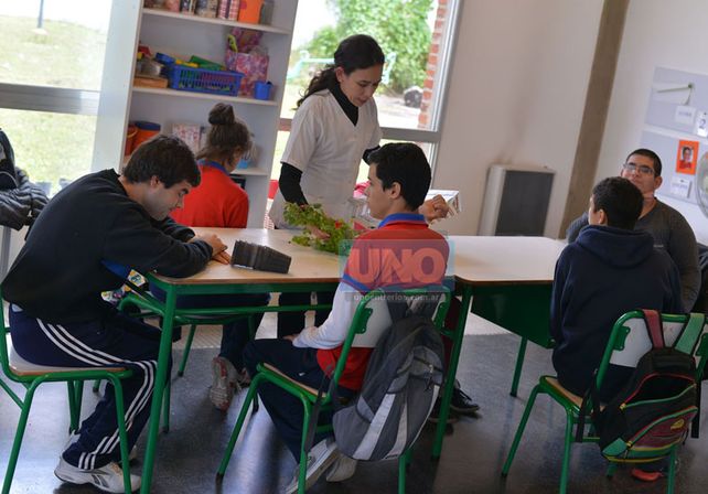 Talleres. Las nuevas opciones contribuyen a un mejor porvenir de quienes asisten a la Helen Keller. Foto UNO/Juan Manuel Hernández