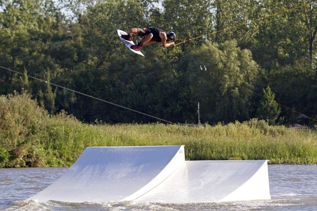 Inauguran el Pampa Cable Park en la previa del Campeonato mundial de Wakeboard