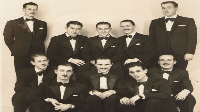 La orquesta típica Conti-Munné. Enrique Juan es el primero de la izquierda