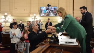 Carlos Kaufmann prestó juramento ante la titular del Senado, la vicegobernadora Alejandra Rodenas.