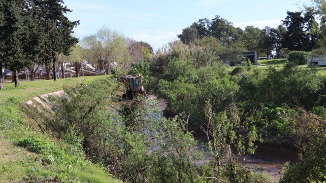 Comenzaron los trabajos de limpieza en el canal de desagüe pluvial del Túnel Subfluvial.&nbsp;