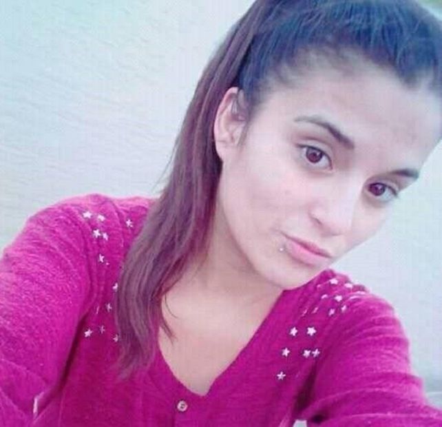 Rasgos. La chica mide aproximadamente 1