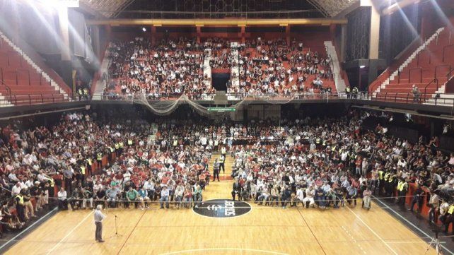 Asamblea. El escenario pasará del cubierto al Coloso.