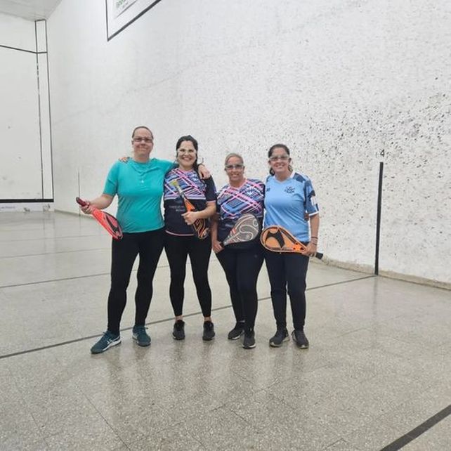 La pelota paleta femenina de Rosario ya tiene pelotaris, árbitras y 7 clubes en carrera