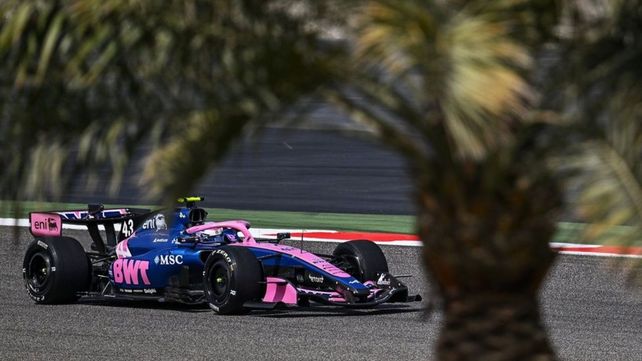 El A526 se asoma entre las palmeras de Bahrein. El Alpine de Franco Colapinto vuelve a pista en la madrugada del miércoles.