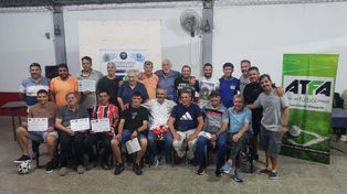 Los entrenadores se unieron para la entrega de diplomas con cena incluida.&nbsp;