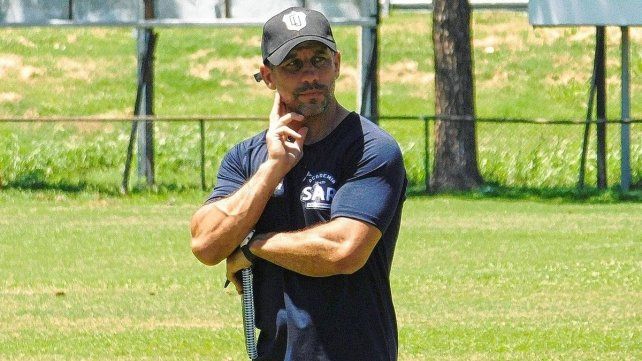 El santafesino Nicolás Bruzzone es uno de los entrenadores de Selknam de Chile.