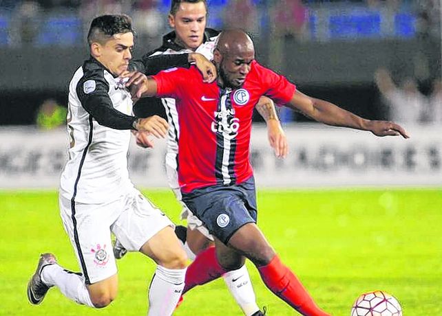 Ex Cerro Porteño. La Pantera Leal jugó en Paraguay previo a su último paso por México.