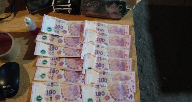 Tres personas detenidas y droga secuestrada en un procedimiento por narcomenudeo