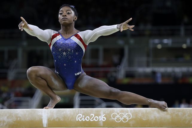 Simone Biles, la gimnasta que fue criada por sus abuelos y es estrella de los Juegos
