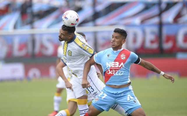 Lo sufrió. Báez rechaza ante Lomónaco.