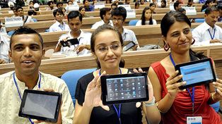 India lanza la tableta más barata del mundo: 64 dólares