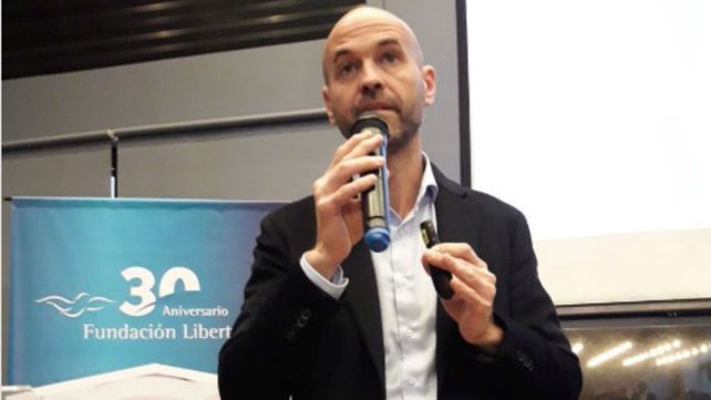 Dietrich visitó Acindar y apoyó el uso de bitrenes