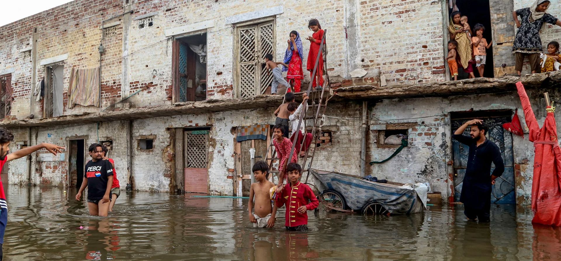 Las secuelas de un ataque con drones contra un edificio de la empresa FED, especializada en la investigación, desarrollo y mantenimiento de aviones y helicópteros, Járkov, Ucrania. Fotografía: Patrick Muzart/ZUMA Press Wire/Shutterstock Las secuelas de un ataque con drones contra un edificio de la empresa FED, especializada en la investigación, desarrollo y mantenimiento de aviones y helicópteros, Járkov, Ucrania. Fotografía: Patrick Muzart/ZUMA Press Wire/Shutterstock