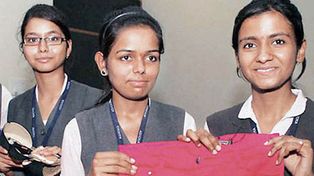 Dos jóvenes indias inventaron un pantalón que evita violaciones a mujeres